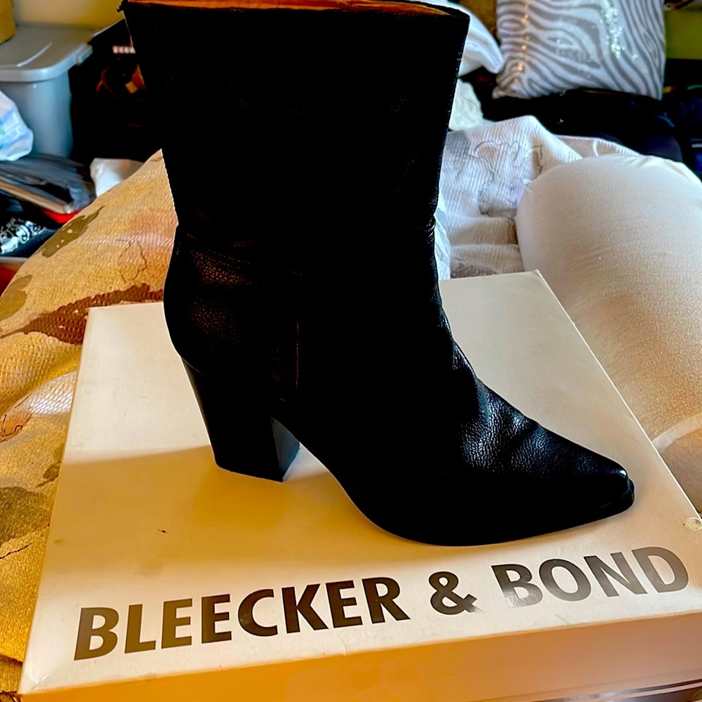 BLEECKER & BOND, DANA BLACK 91/2 M ankle bootie.